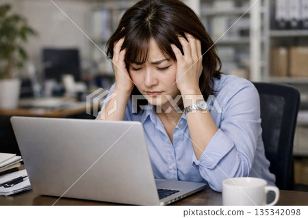 騷擾：一名女同事感到擔憂 135342098