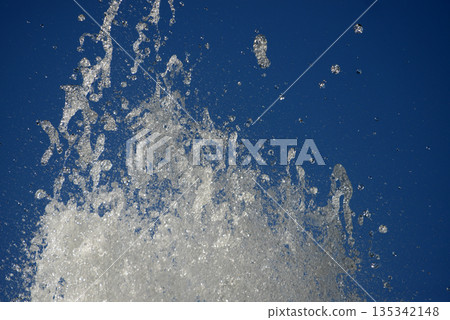 Splash fountain 135342148