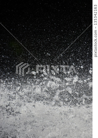 Splashes 135342163