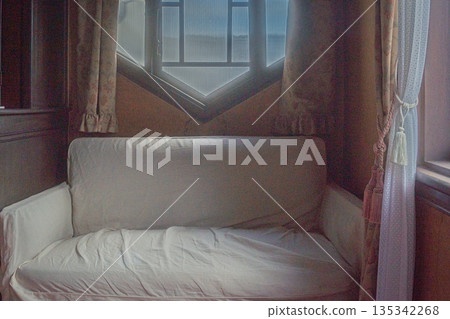 Photographing the streets of Chirimen Kaido, where high-quality fabric Tango Chirimen flourished from the Edo period through the Meiji and early Showa periods. 135342268