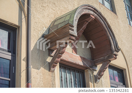 拍攝縐綢街道，這裡從江戶時代到明治時代和昭和初期，高品質的丹後縐綢在這裡蓬勃發展。 135342281