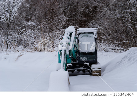雪景與挖土機 C-1 雪景與挖土機 C-1 135342404