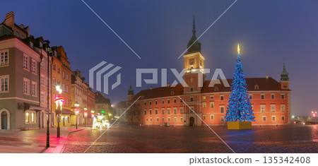 Royal Residence in Warsaw Poland with Christmas tree Royal Residence in Warsaw Poland with Christmas tree 135342408