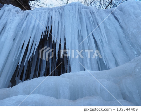 Layers of icicles (20260110075317) Layers of icicles (20260110075317) 135344409