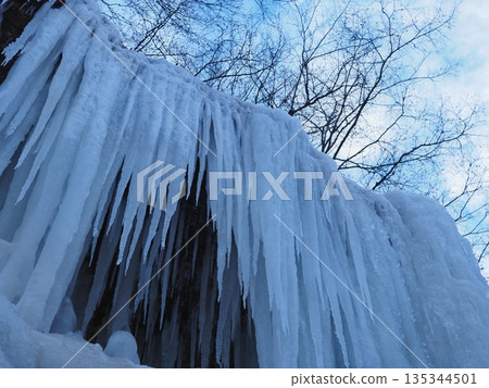Temple-like icefall (20260110075436) 135344501