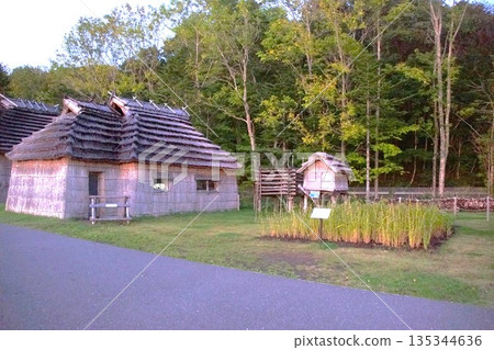 阿伊努國家博物館、阿伊努國家共存公園、傳統科坦(黃昏時分) 阿伊努國家博物館、阿伊努國家共存公園、傳統科坦(黃昏時分) 135344636