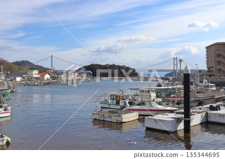 Shimotsui Fishing Port and the Great Seto Bridge in the Setouchi Inland Sea (Kojima, Kurashiki City, Okayama Prefecture) Shimotsui Fishing Port and the Great Seto Bridge in the Setouchi Inland Sea (Kojima, Kurashiki City, Okayama Prefecture) 135344695