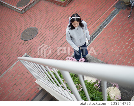 A junior high school girl on the stairs of a house on a winter holiday morning 135344755