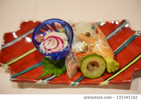 日本料理 135345182