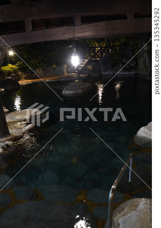 Open-air bath at night 135345292