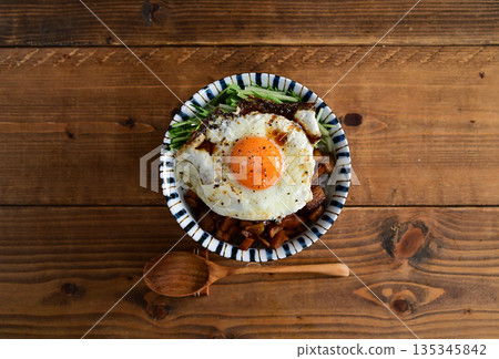 烤豬肉竹筍飯 烤豬肉竹筍飯 135345842