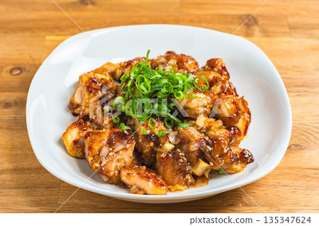 Stir-fried chicken thighs with green onions and ponzu sauce Stir-fried chicken thighs with green onions and ponzu sauce 135347624