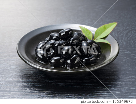 Black bean  135349673