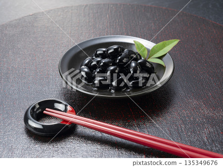 Black bean  135349676