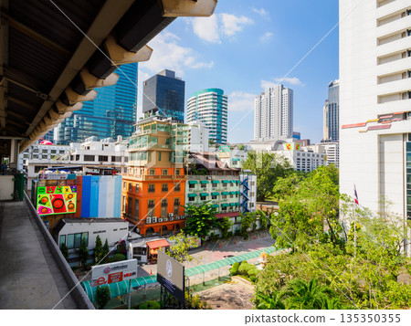 泰國曼谷BTS Chit Lom站附近 泰國曼谷BTS Chit Lom站附近 135350355