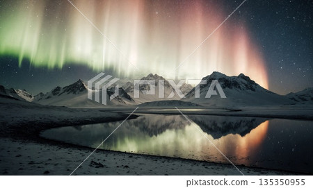 冰島山地極光與湖泊景觀素材 135350955