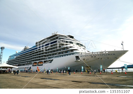 Seven Seas Explorer cruise ship Seven Seas Explorer cruise ship 135351107