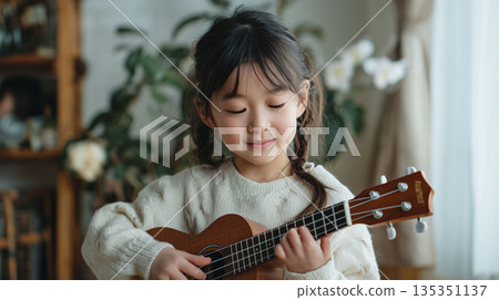 透過烏克麗麗琴學習：從小就享受音樂與學習的時光 135351137