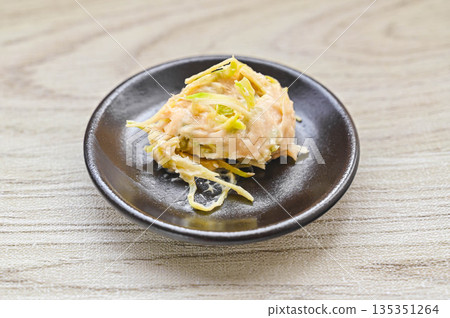 Seasonal Taste: Freshly Pickled Wasabi Potatoes 135351264