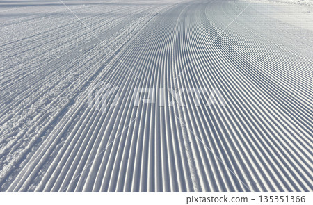 卡塔普拉滑雪場壓雪機的痕跡 135351366