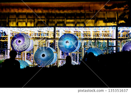 [Tobishima Village, Aichi Prefecture] Tobishima Yoi Akari - A spectacular view of Japanese umbrellas, wind chimes, and illuminations 135351637
