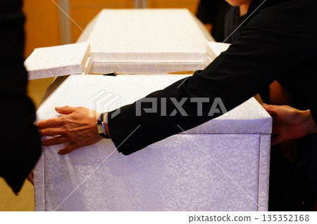 Relatives closing the casket lid Relatives closing the casket lid 135352168