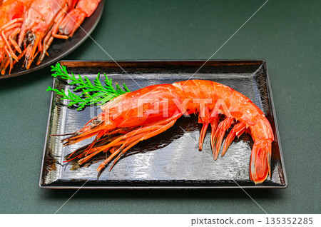 Large raw Argentine red shrimp Large raw Argentine red shrimp 135352285