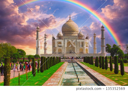 Taj Mahal (India) 135352569