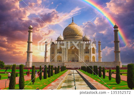 Taj Mahal (India) Taj Mahal (India) 135352572