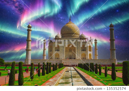 Taj Mahal (India) 135352574