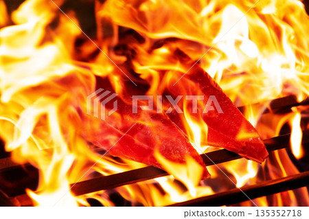 高知美味的稻草烤鰹魚刺身 135352718