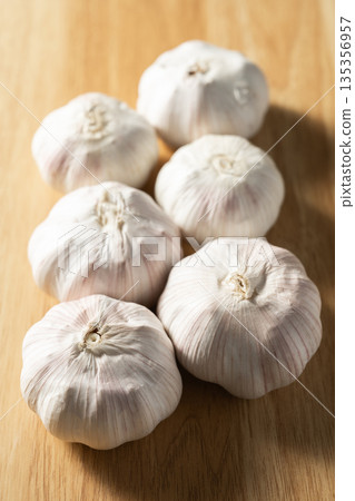 garlic garlic 135356957