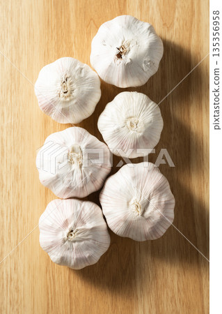 garlic garlic 135356958