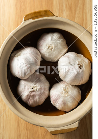 garlic garlic 135356959