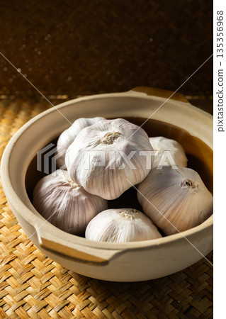 garlic 135356968