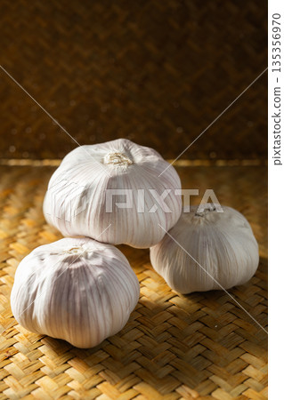 garlic garlic 135356970