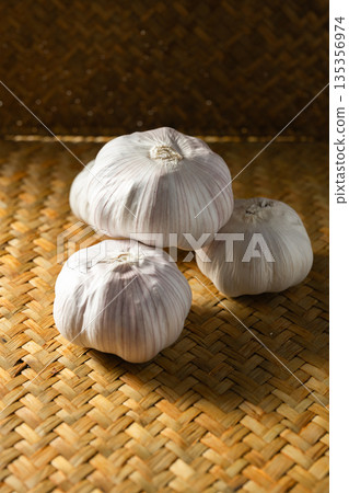 garlic garlic 135356974