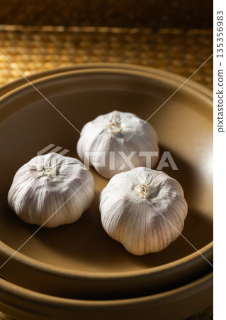 garlic garlic 135356983