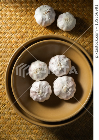 garlic garlic 135356991