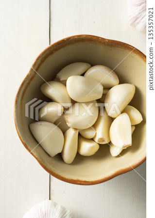 garlic garlic 135357021