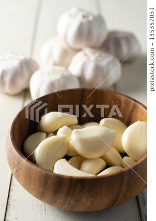 garlic 135357031