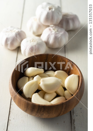 garlic garlic 135357033