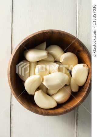 garlic garlic 135357036