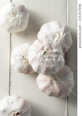 garlic garlic 135357046