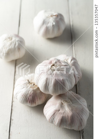 garlic garlic 135357047