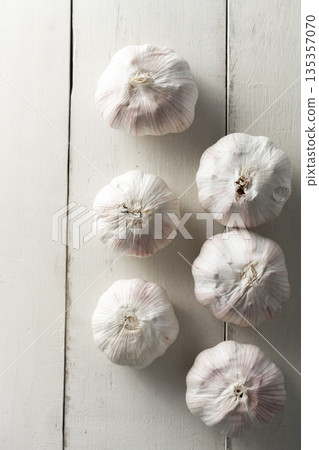 garlic garlic 135357070