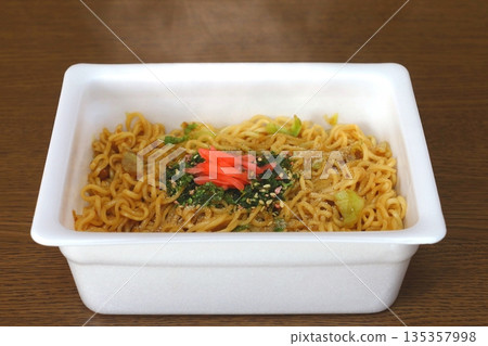 熱杯炒麵 135357998