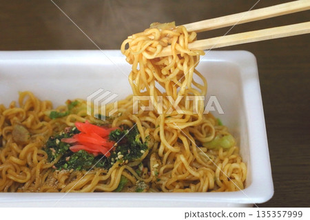 熱杯炒麵 熱杯炒麵 135357999
