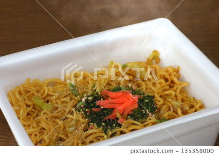 熱杯炒麵 135358000