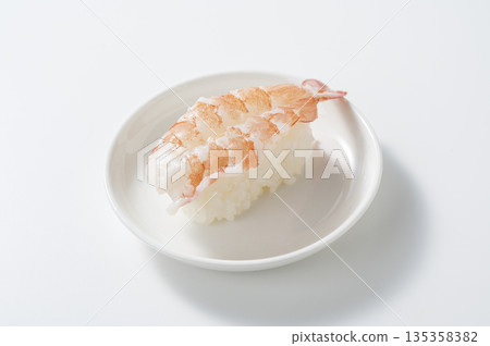 Shrimp's handful sushi 135358382